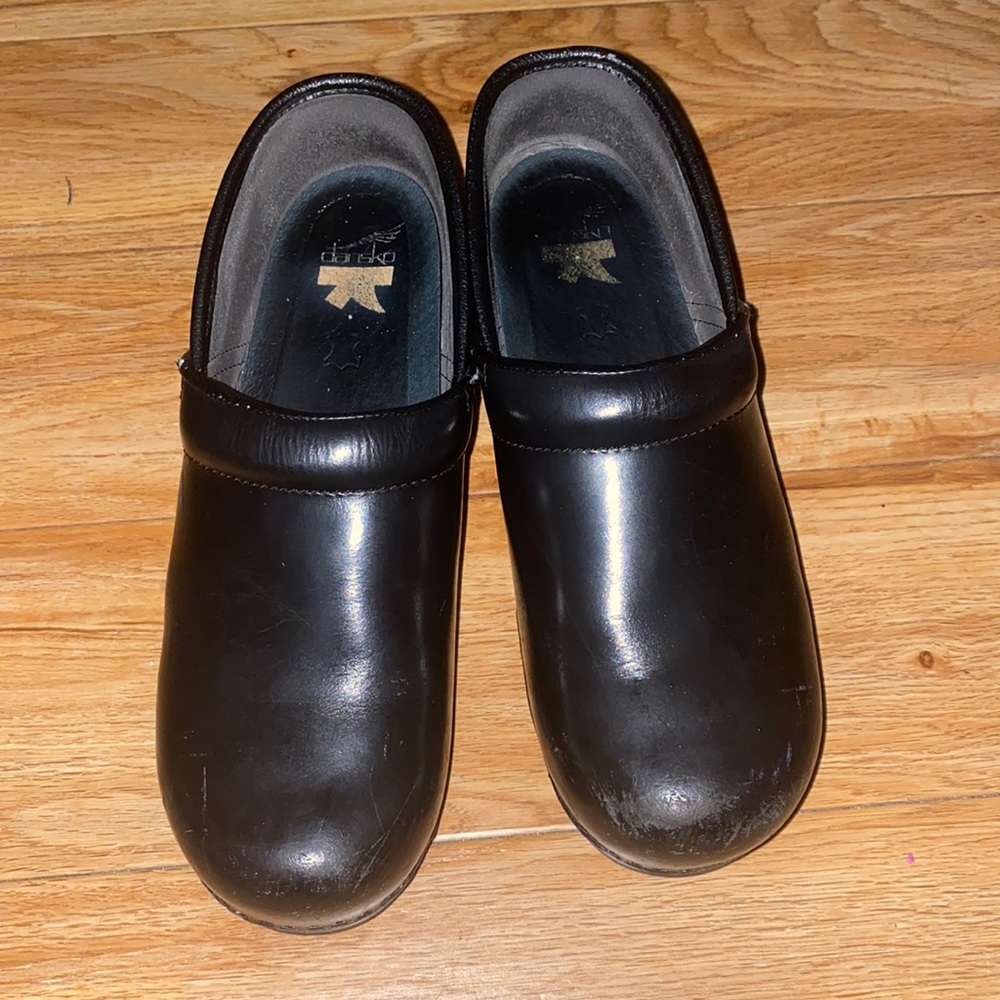 Black Danskos